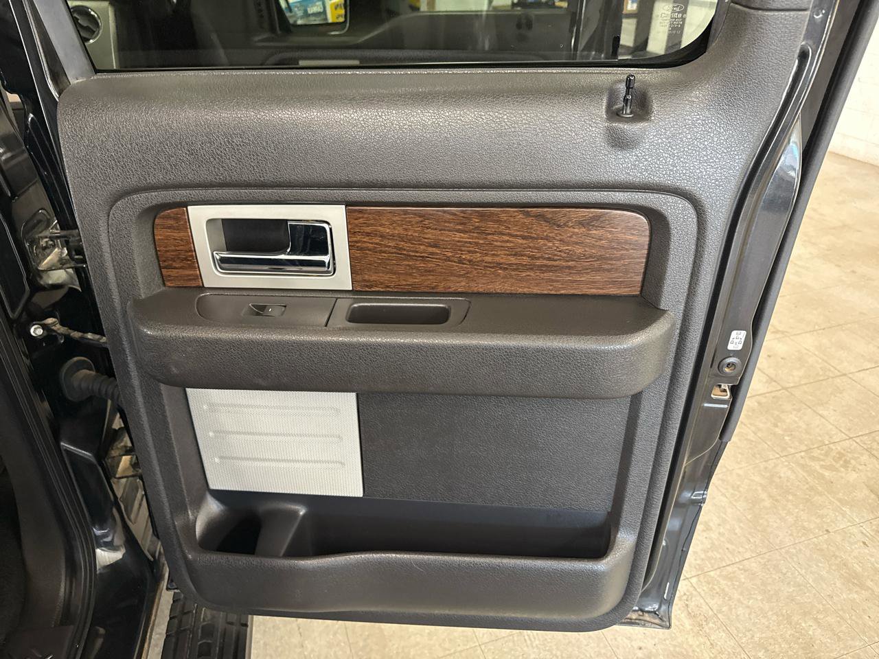 Used 2013 Ford F150 Lariat w/ Mid Equipment Group image 46