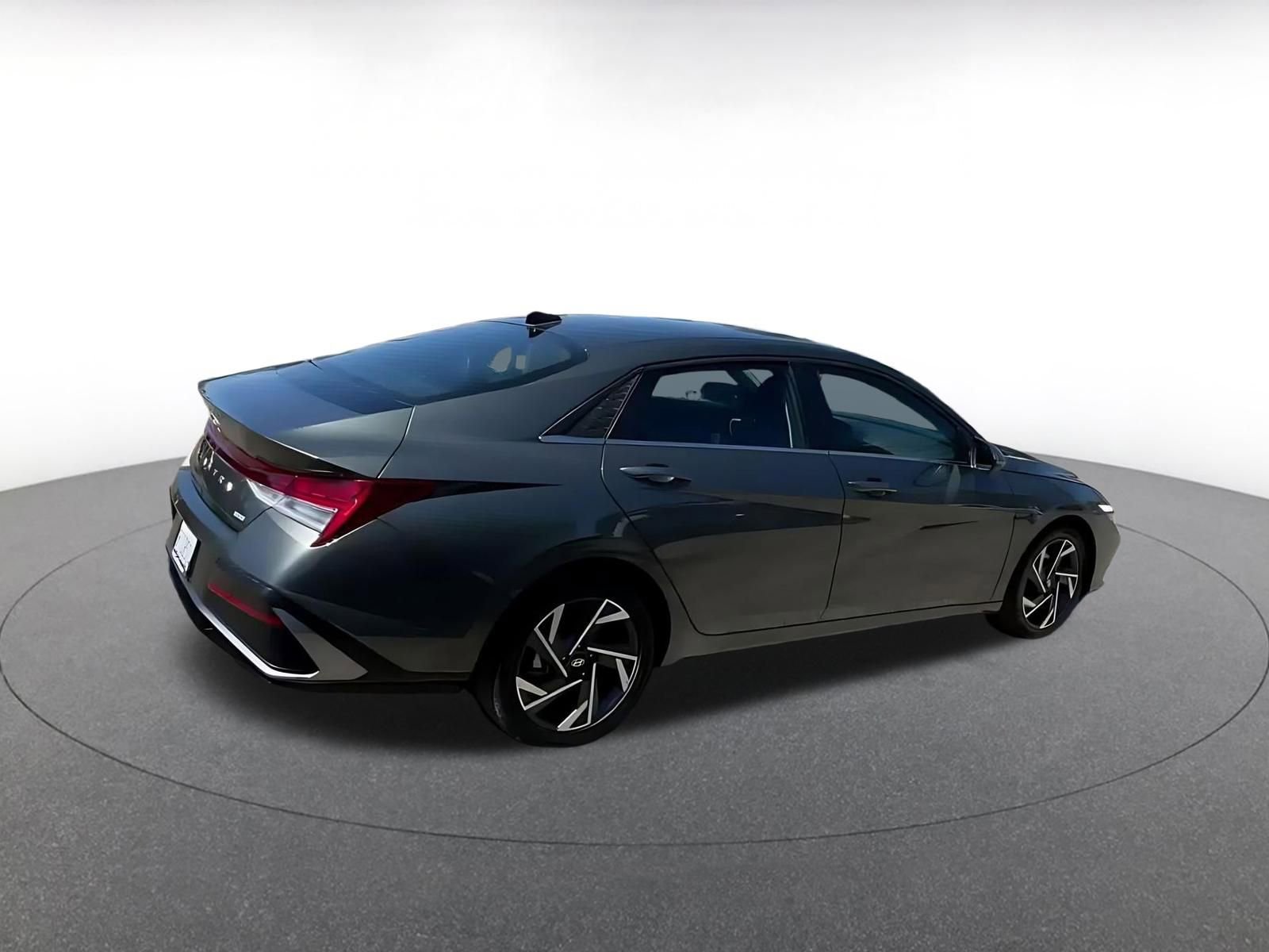 Used 2025 Hyundai Elantra Limited image 15