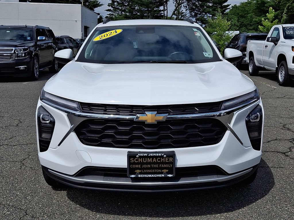 Certified 2024 Chevrolet Trax LT w/ Driver Confidence Package FWD image 2