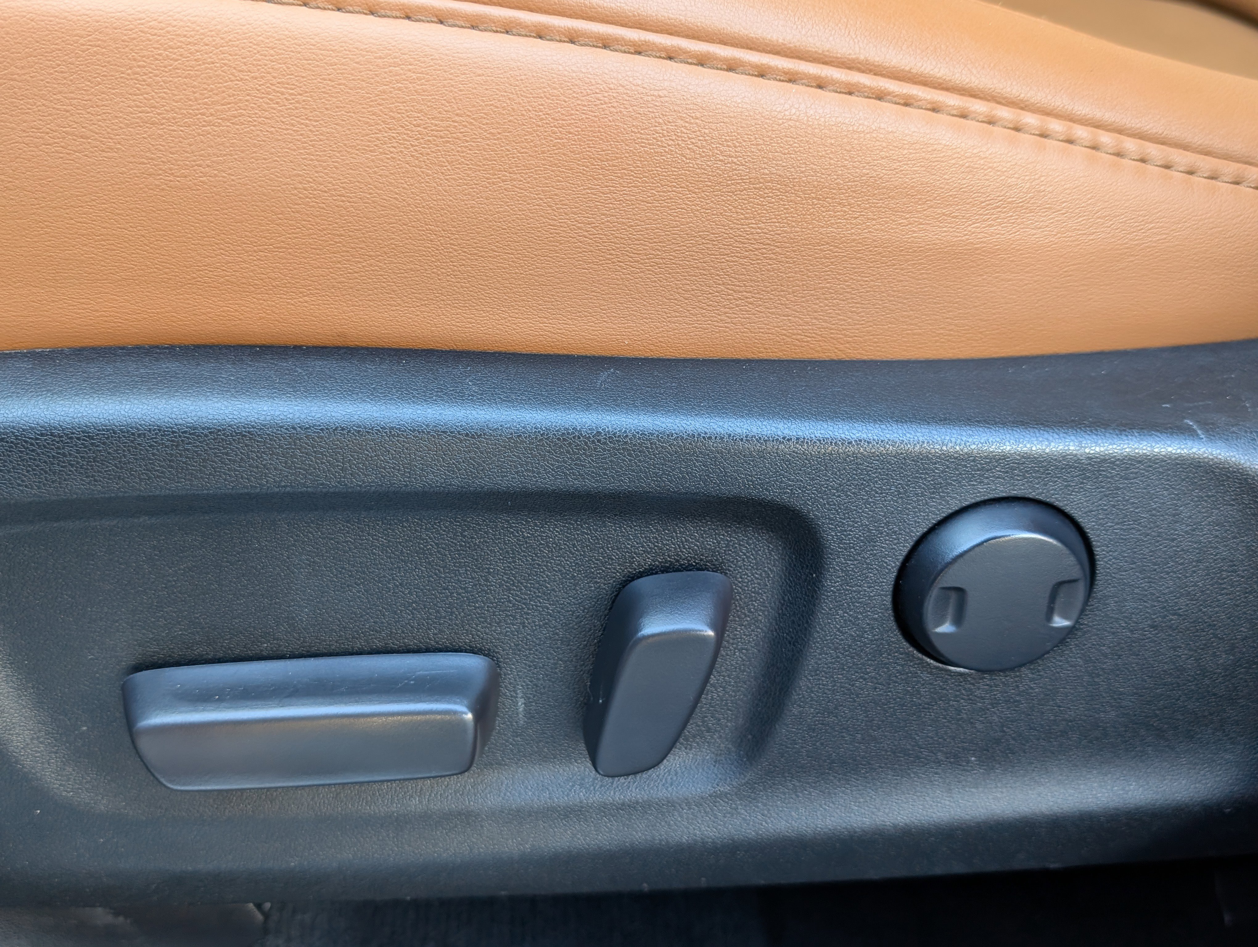 Used 2022 Lexus RX 450h AWD w/ Premium Package image 22