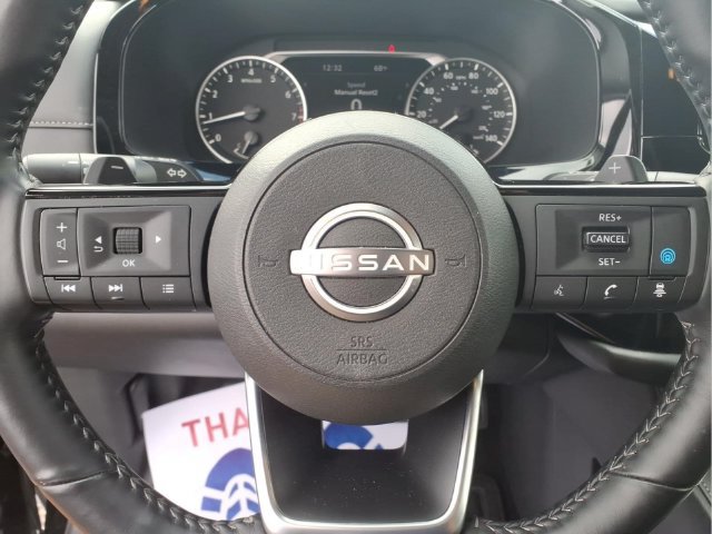 Used 2025 Nissan Pathfinder SL AWD/4WD image 12