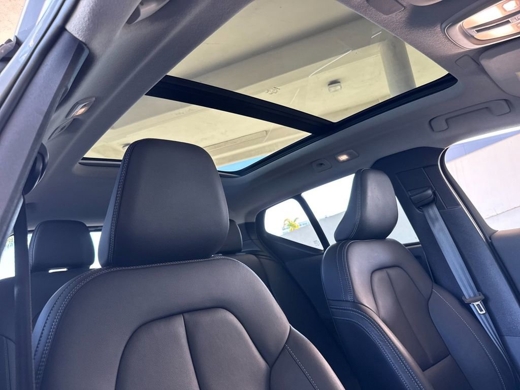 Certified 2025 Volvo XC40 B5 Plus image 16