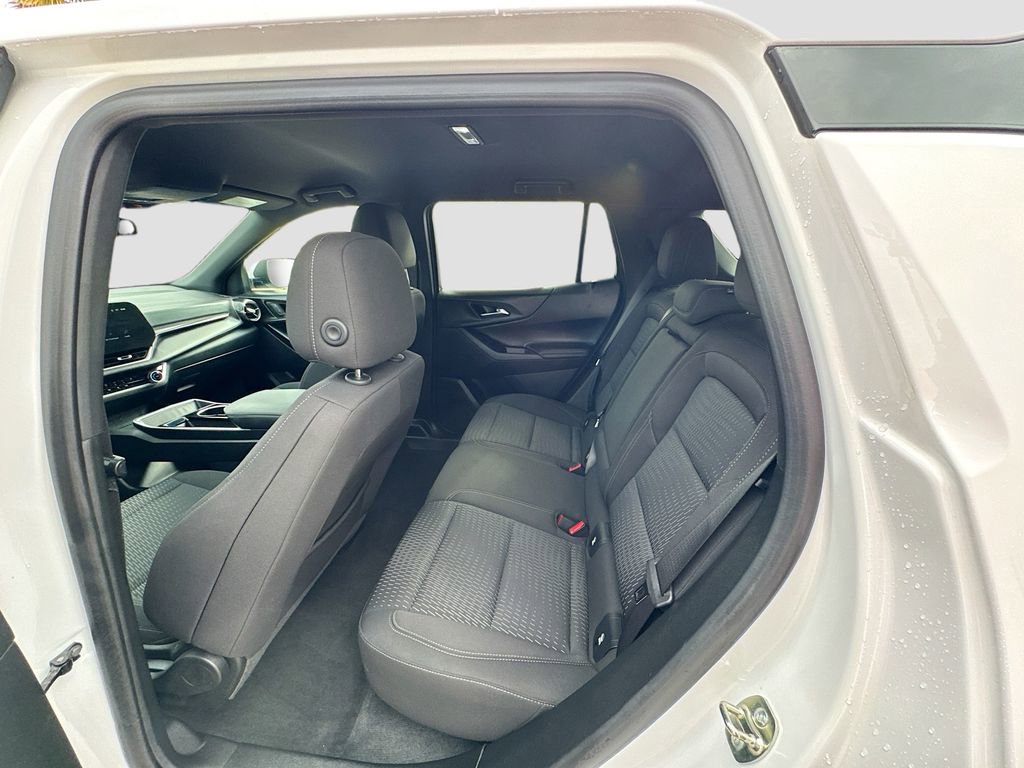 Used 2025 Chevrolet Equinox LT image 19