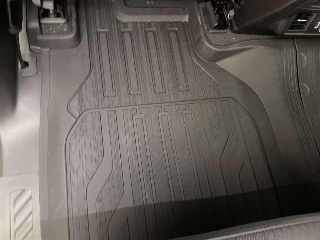 Used 2025 GMC Sierra 1500 Elevation image 35