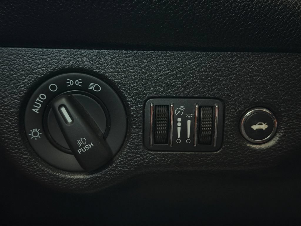 Used 2015 Dodge Challenger R/T Plus RWD image 25