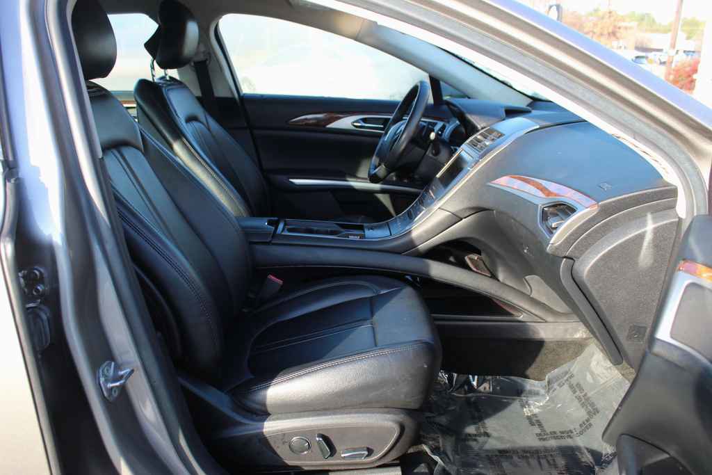 Used 2016 Lincoln MKZ AWD image 28