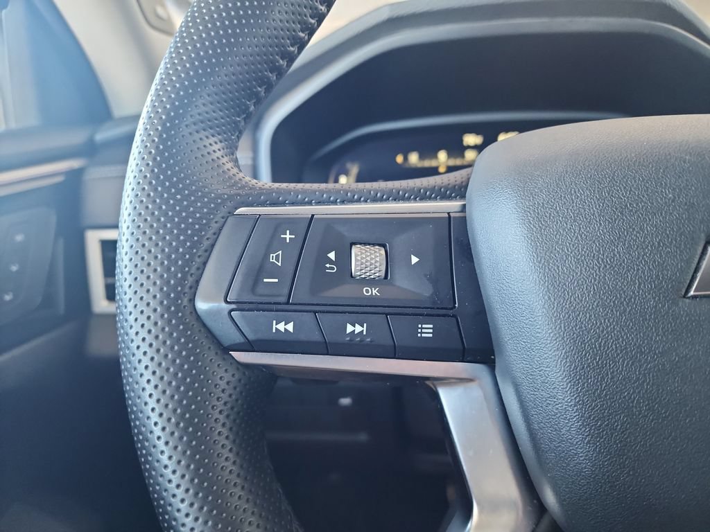 Used 2025 Mitsubishi Outlander SEL AWD/4WD image 23
