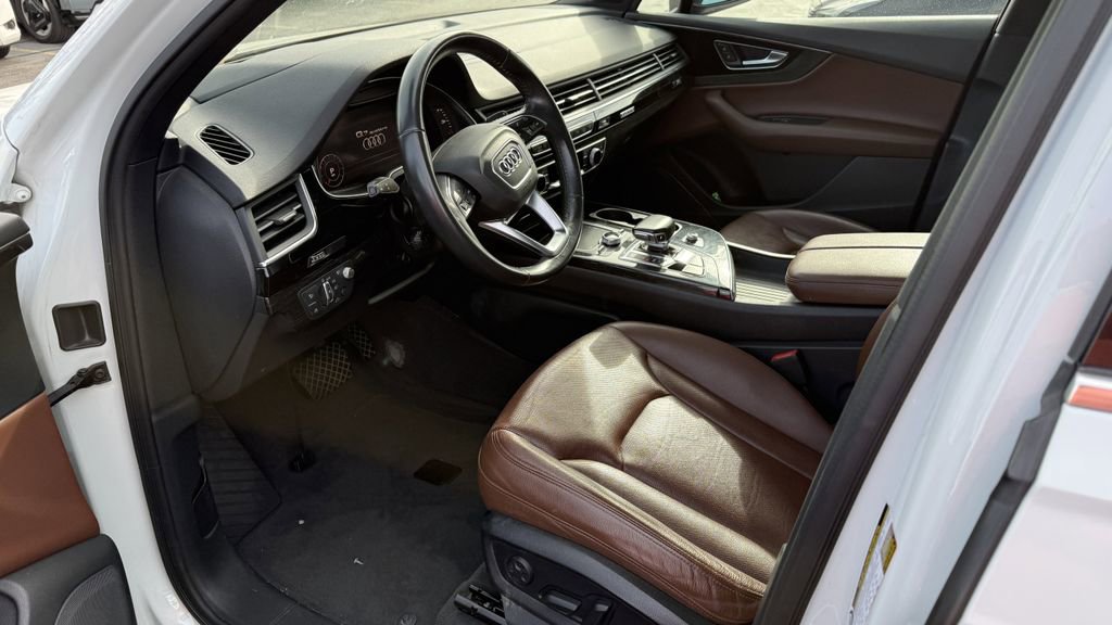 Used 2018 Audi Q7 3.0T Prestige AWD/4WD image 3