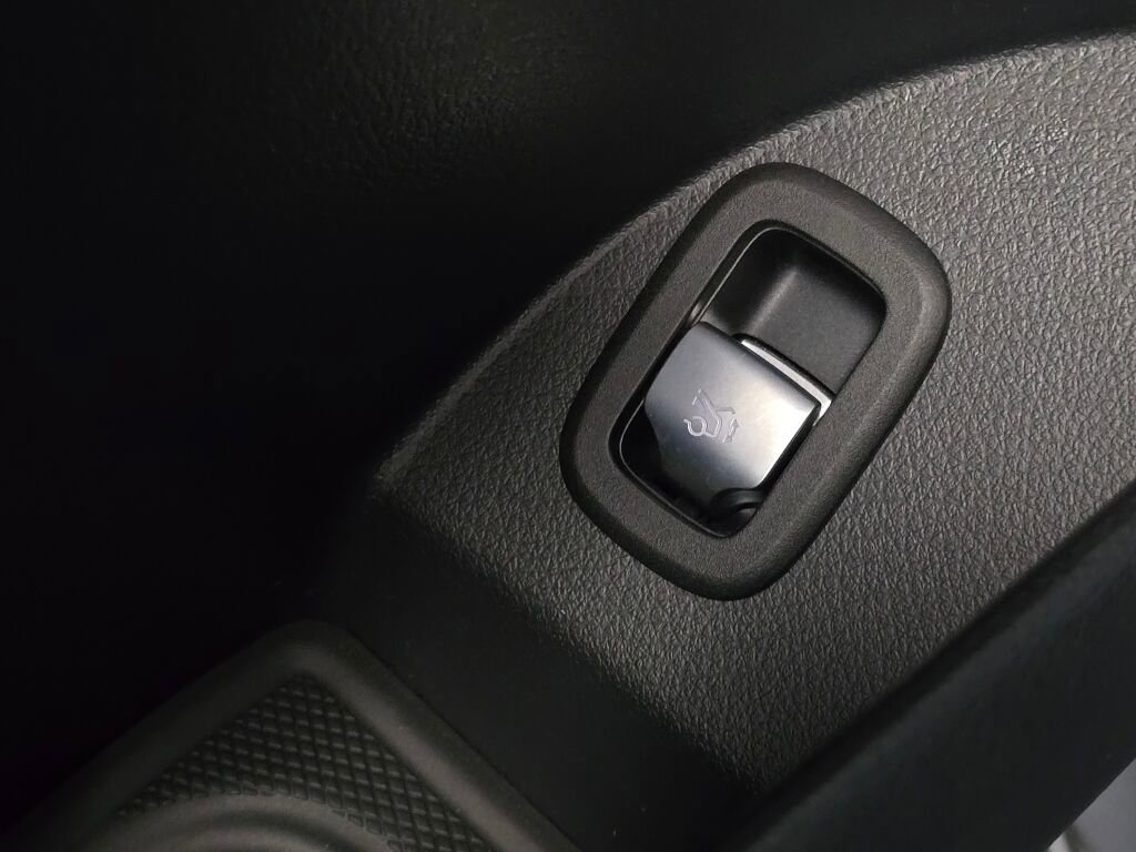 Used 2024 Mercedes-Benz GLC 300 4MATIC image 35