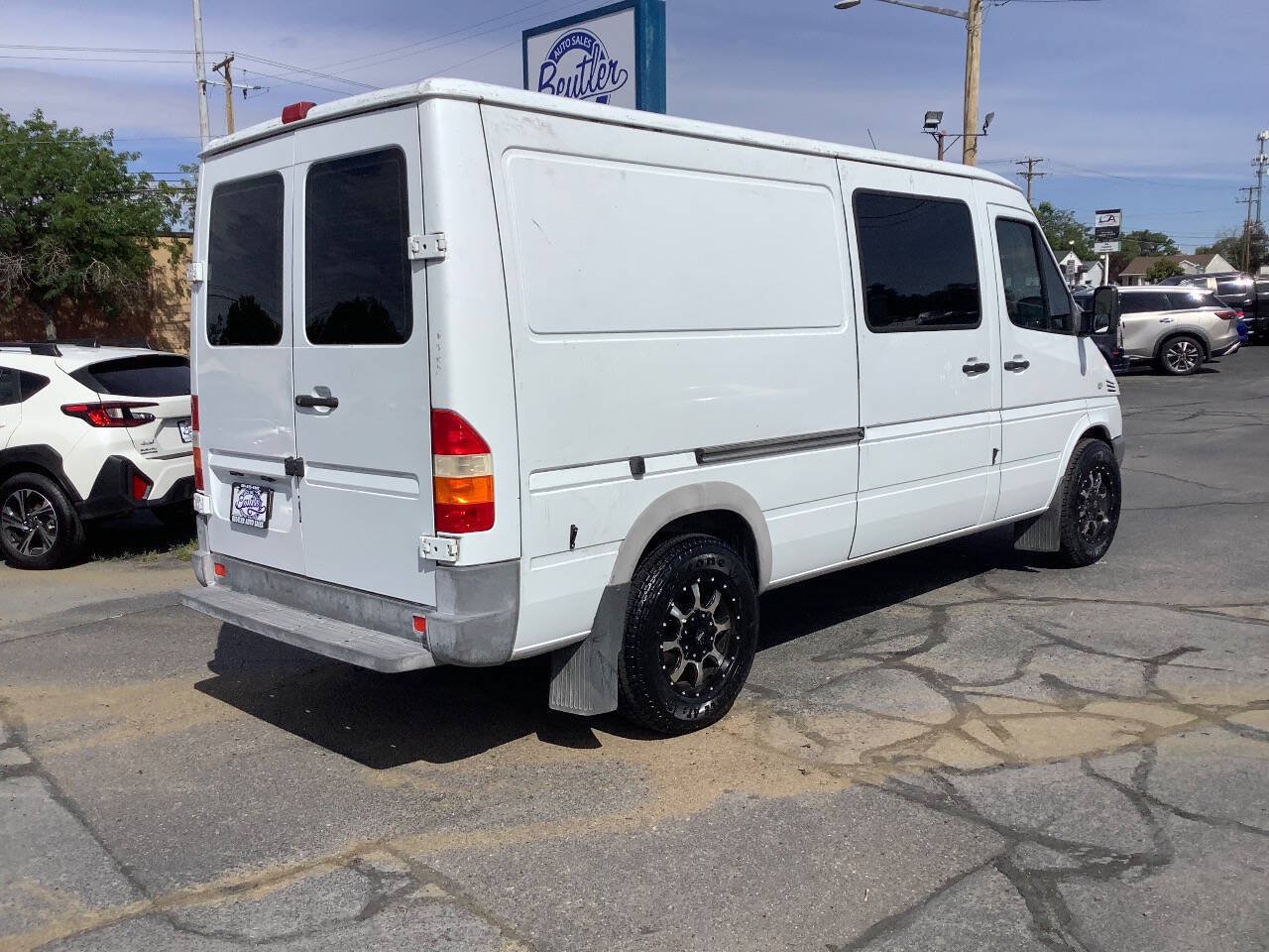 Used 2003 Dodge Sprinter 2500 RWD image 11