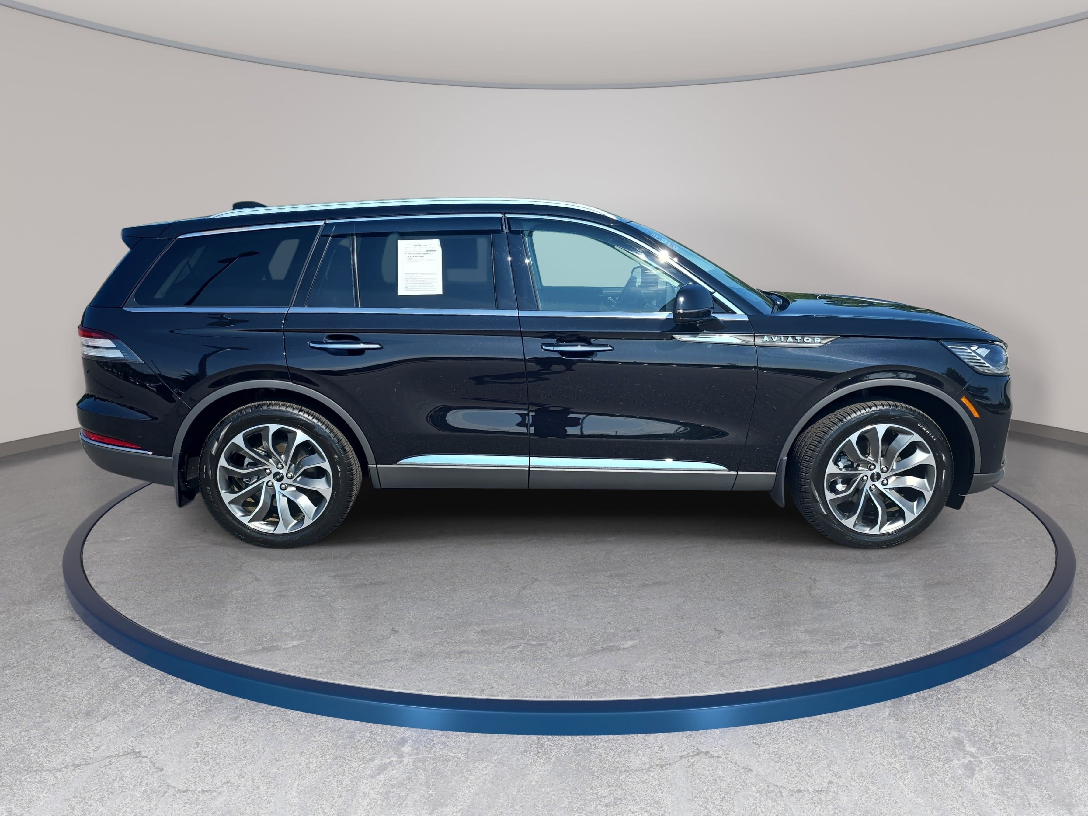 Certified 2026 Lincoln Aviator Reserve AWD/4WD image 4