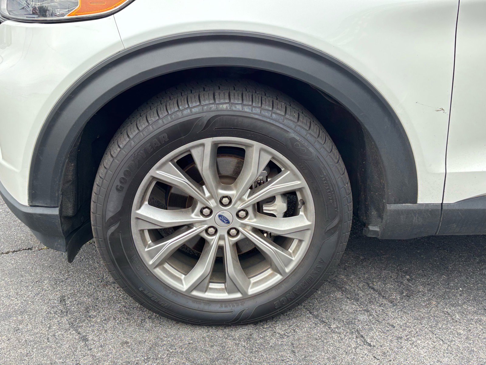 Used 2023 Ford Explorer XLT w/ Equipment Group 202A image 6