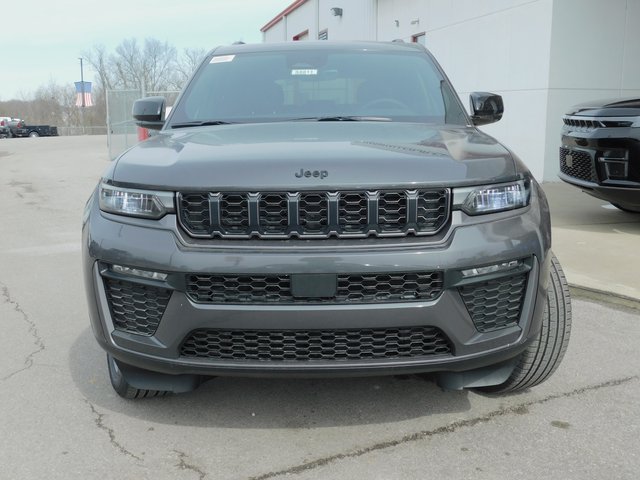New 2026 Jeep Grand Cherokee Limited w/ Limited Altitude Package AWD/4WD image 3