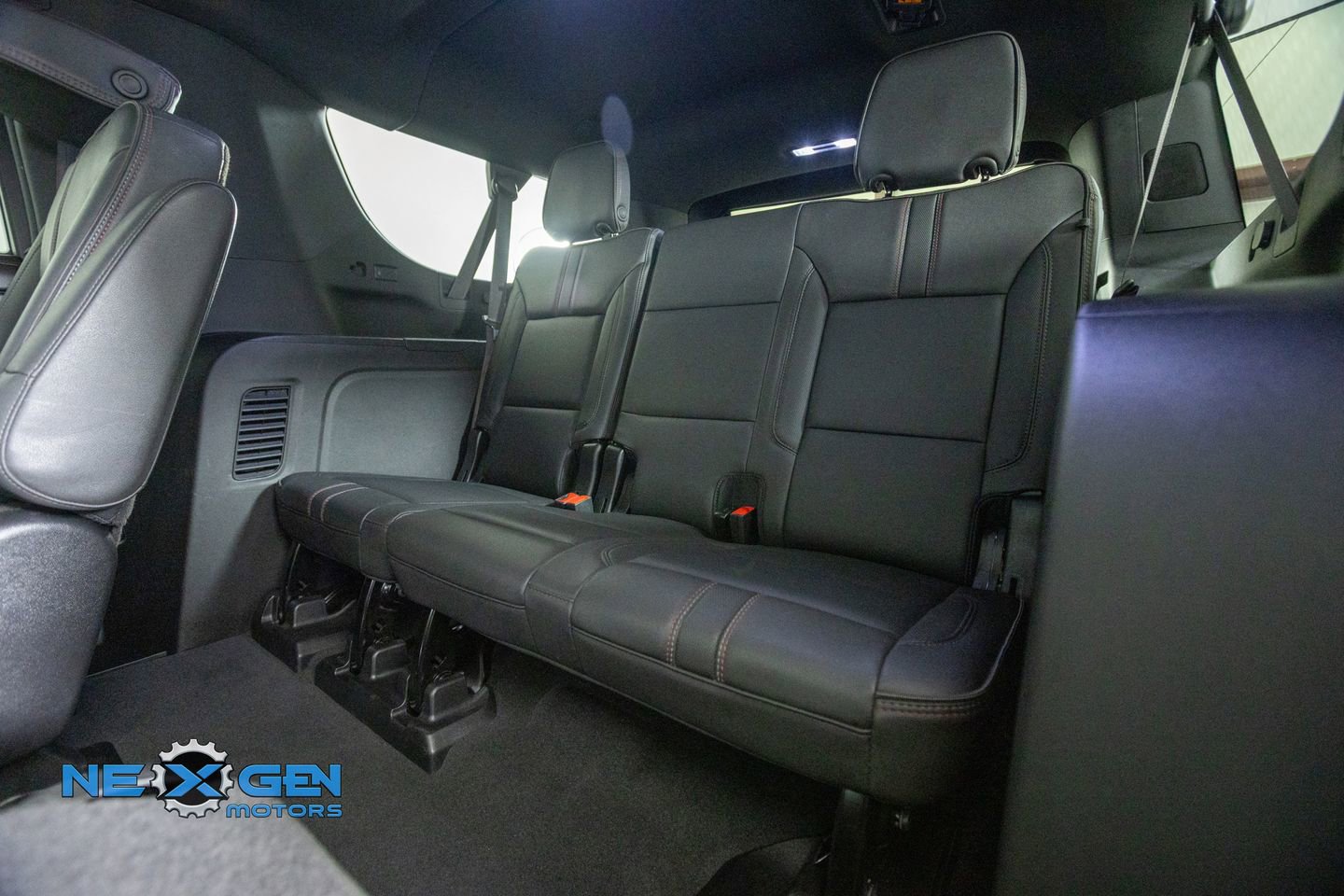 Used 2024 Chevrolet Suburban RST w/ Luxury Package AWD/4WD image 29