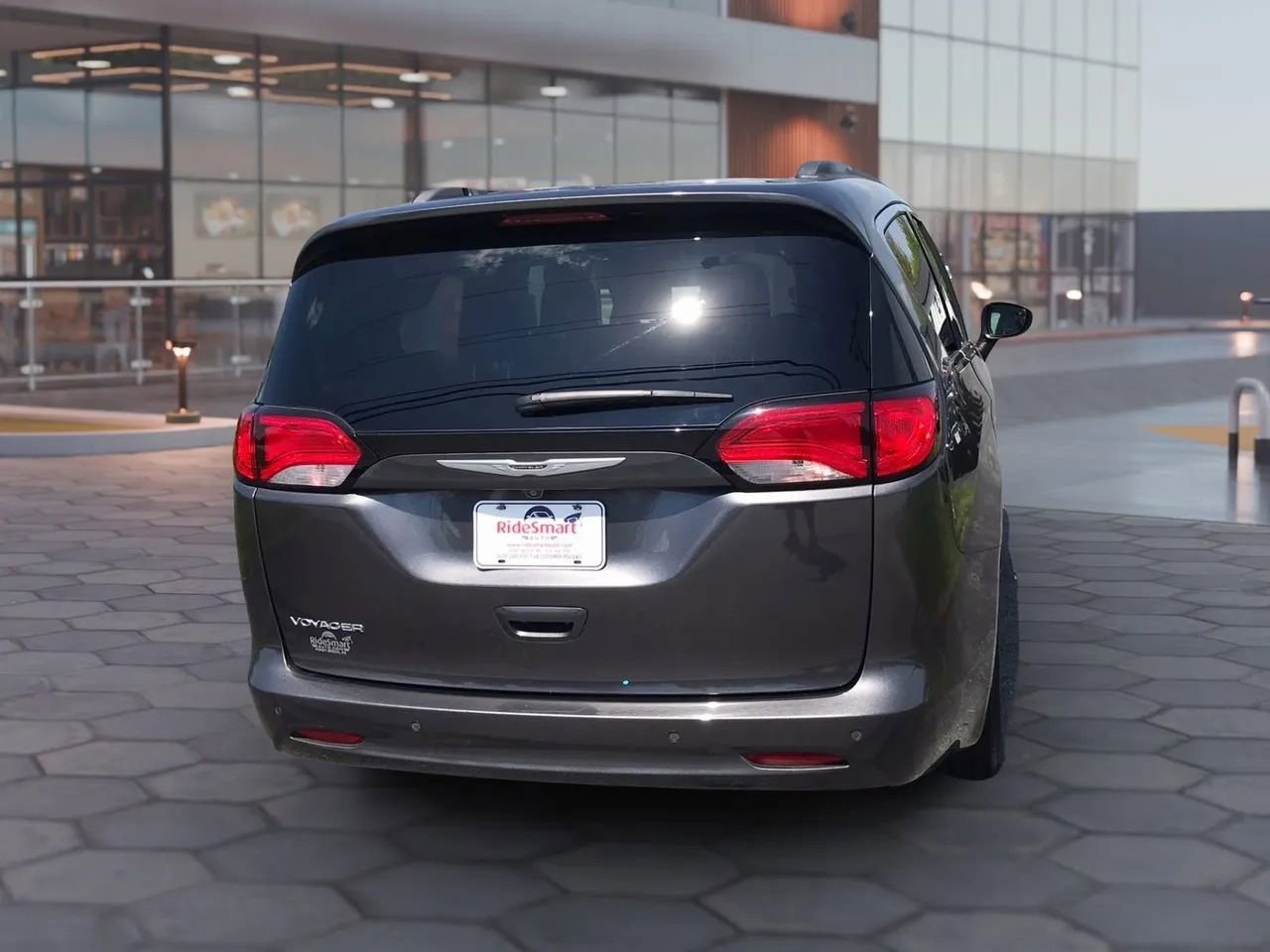 Used 2021 Chrysler Voyager Lxi FWD image 9