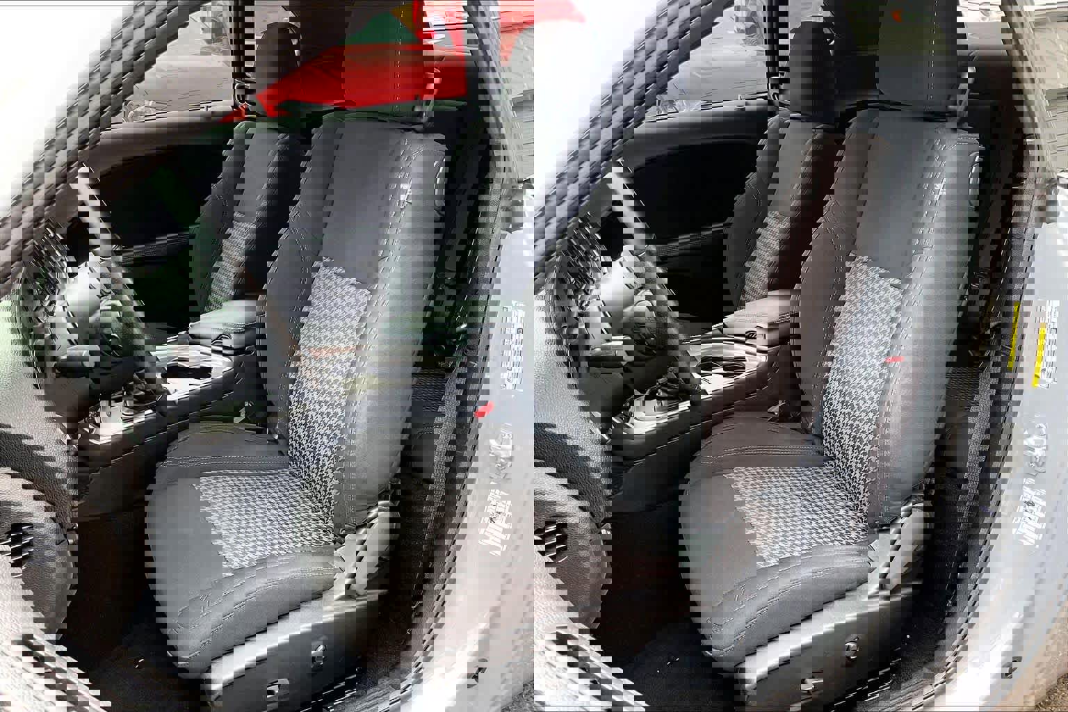 Used 2022 Dodge Challenger SXT w/ Blacktop Package image 7