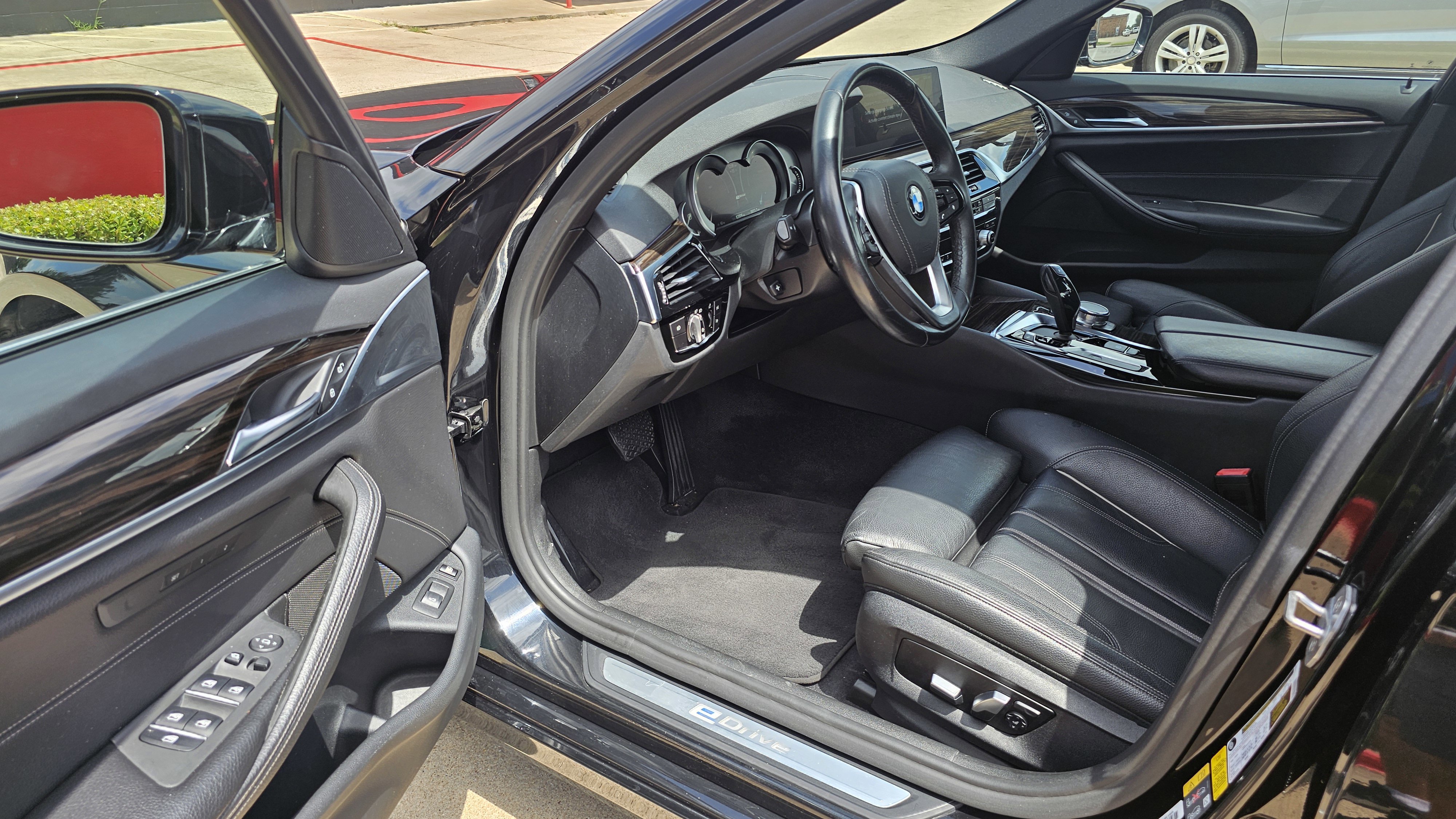 Used 2018 BMW 530e w/ Premium Package 2 image 27