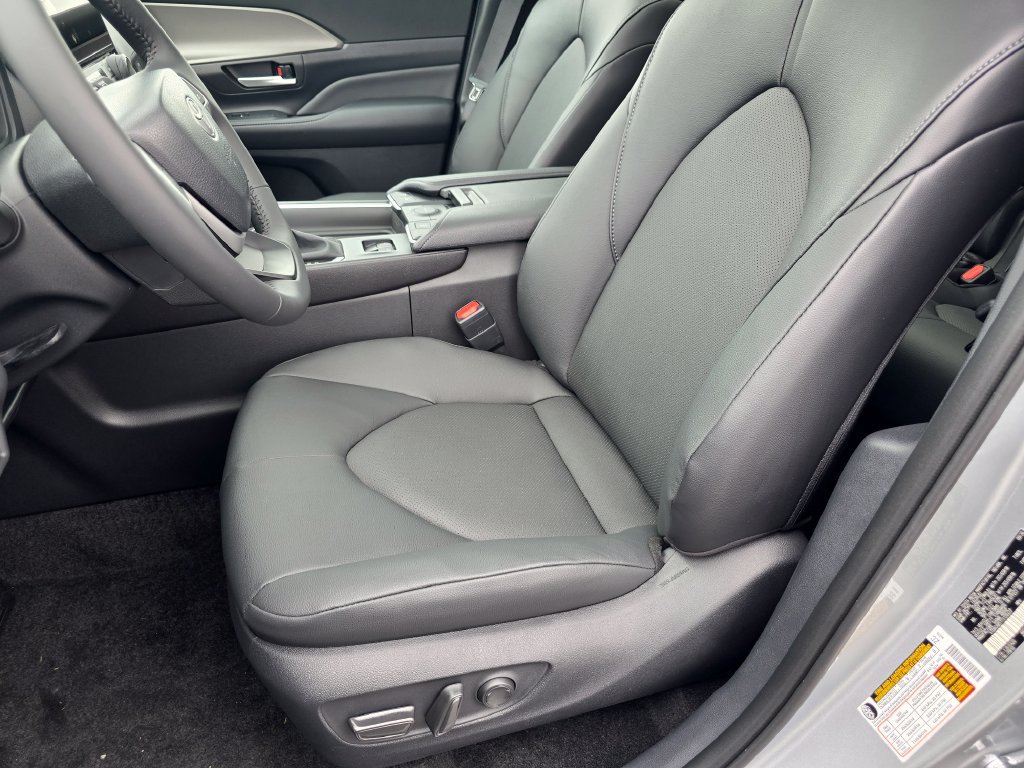 New 2026 Toyota Grand Highlander AWD Hybrid image 24