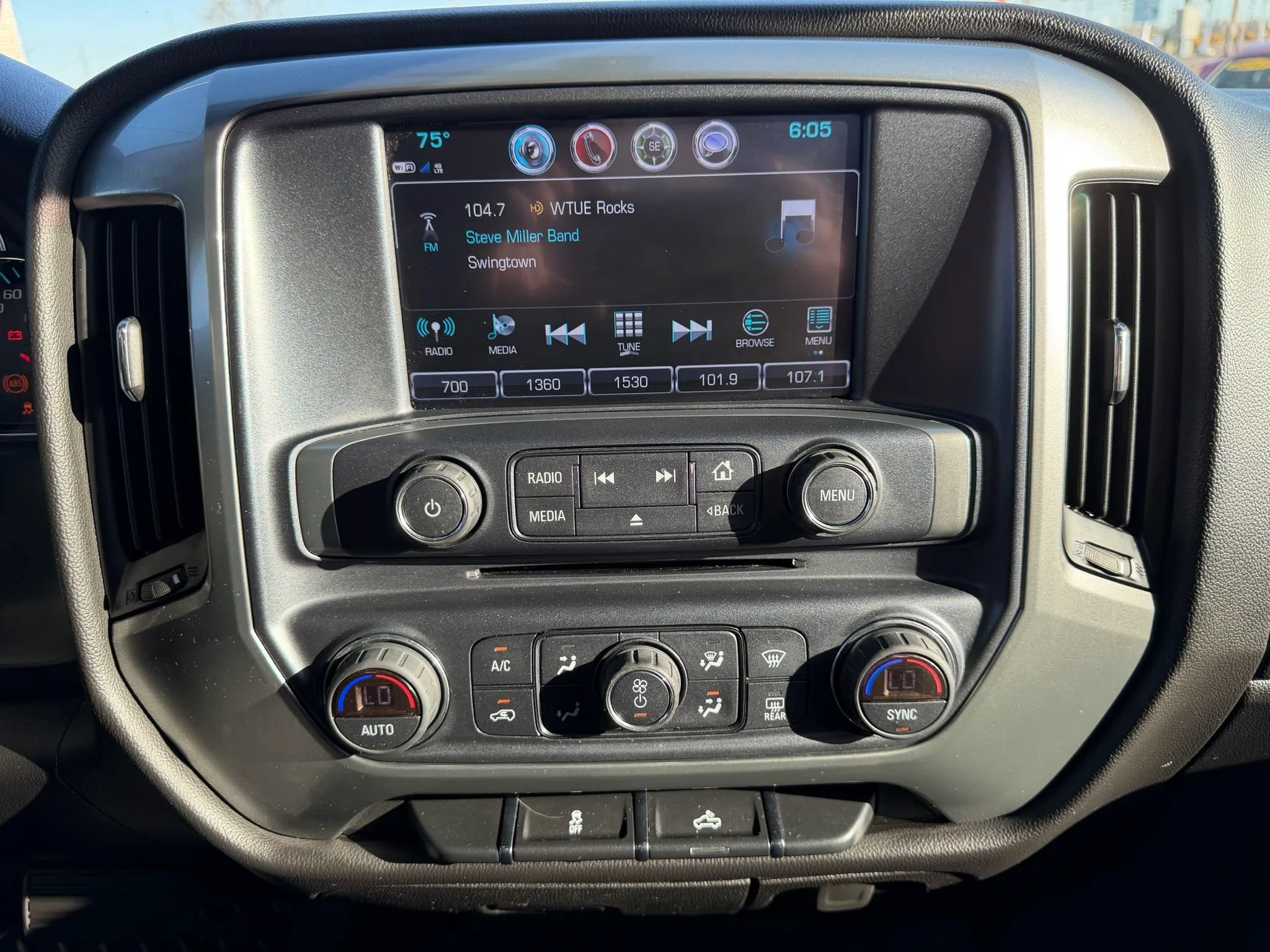 Used 2019 Chevrolet Silverado 1500 LT w/ All Star Edition AWD/4WD image 40
