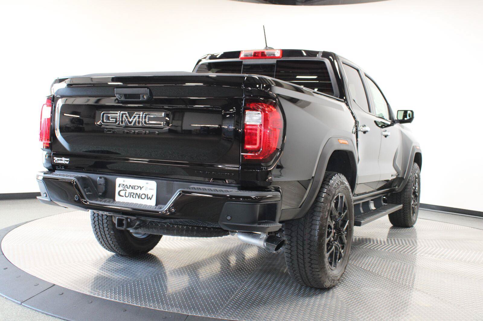 New 2026 GMC Canyon Denali w/ LPO, Denali Black Edition AWD/4WD image 11