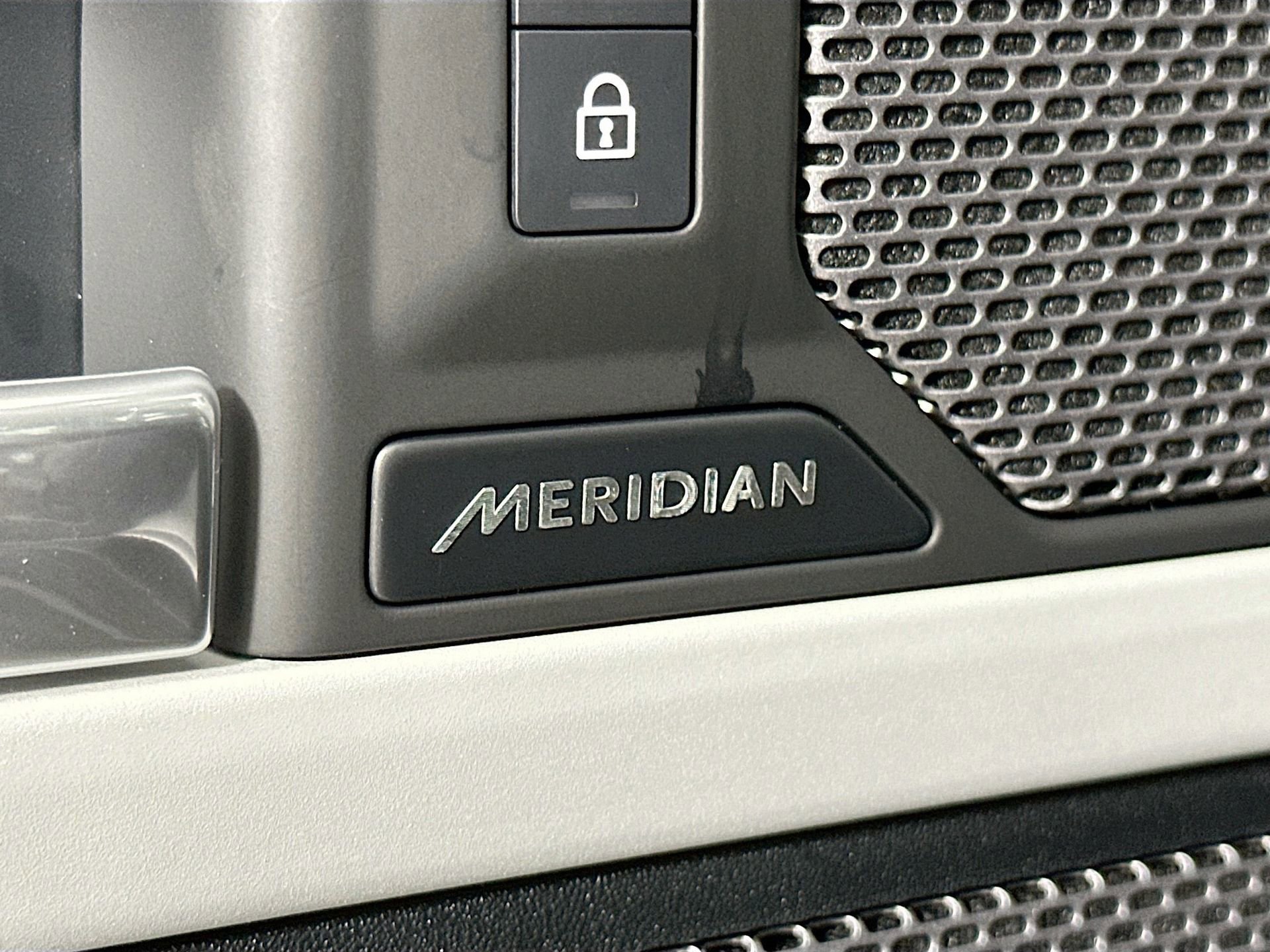 Used 2024 Land Rover Defender 110 S image 17