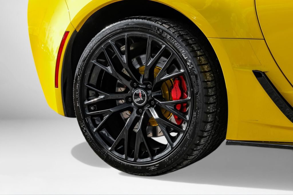 Used 2015 Chevrolet Corvette Z06 w/ 2LZ Preferred Equipment Group RWD image 60