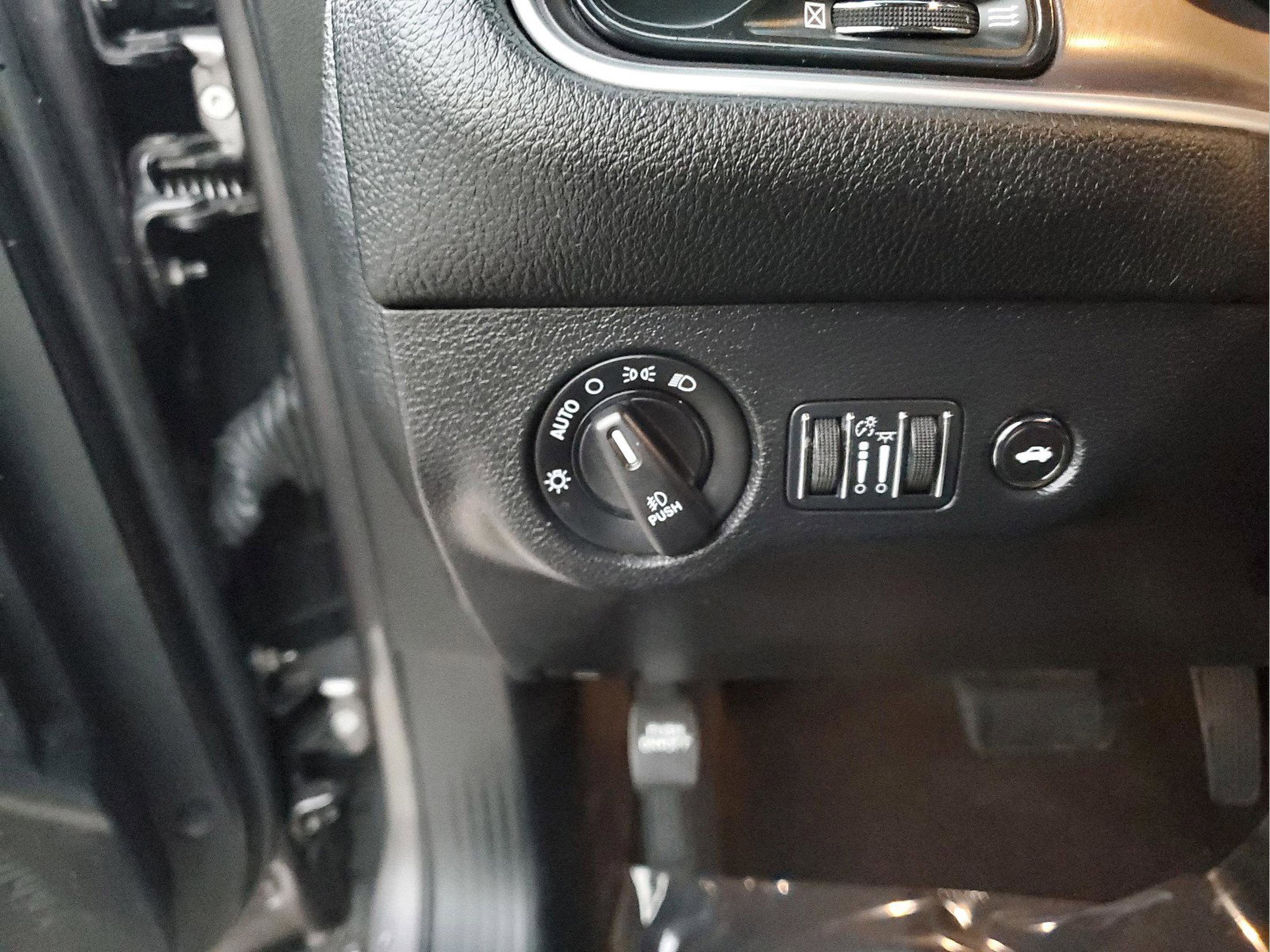 Certified 2022 Dodge Challenger SXT w/ Blacktop Package image 27