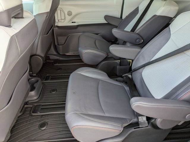 Used 2024 Toyota Sienna XSE image 28