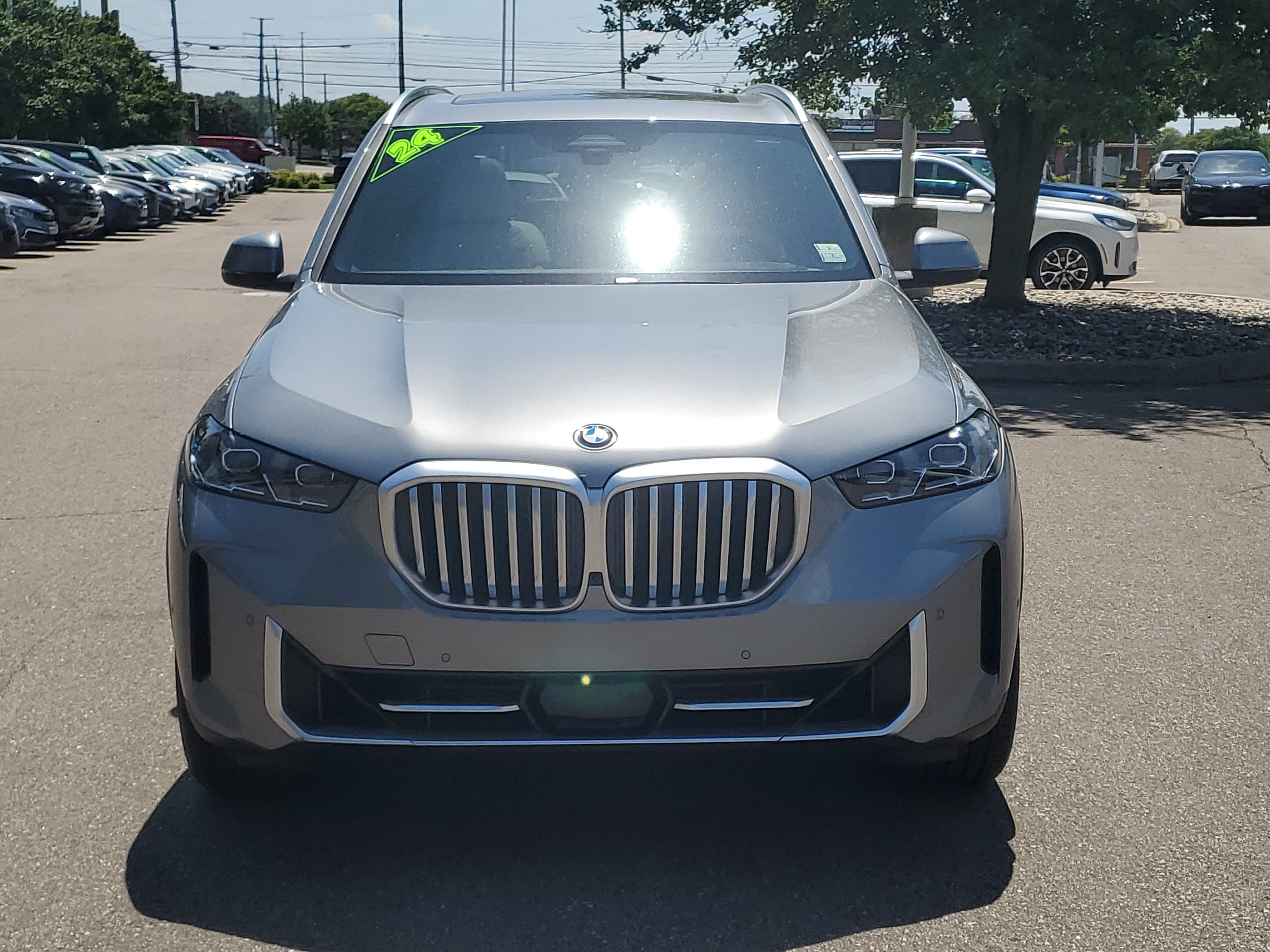Used 2024 BMW X5 xDrive40i w/ Premium Package AWD/4WD image 2