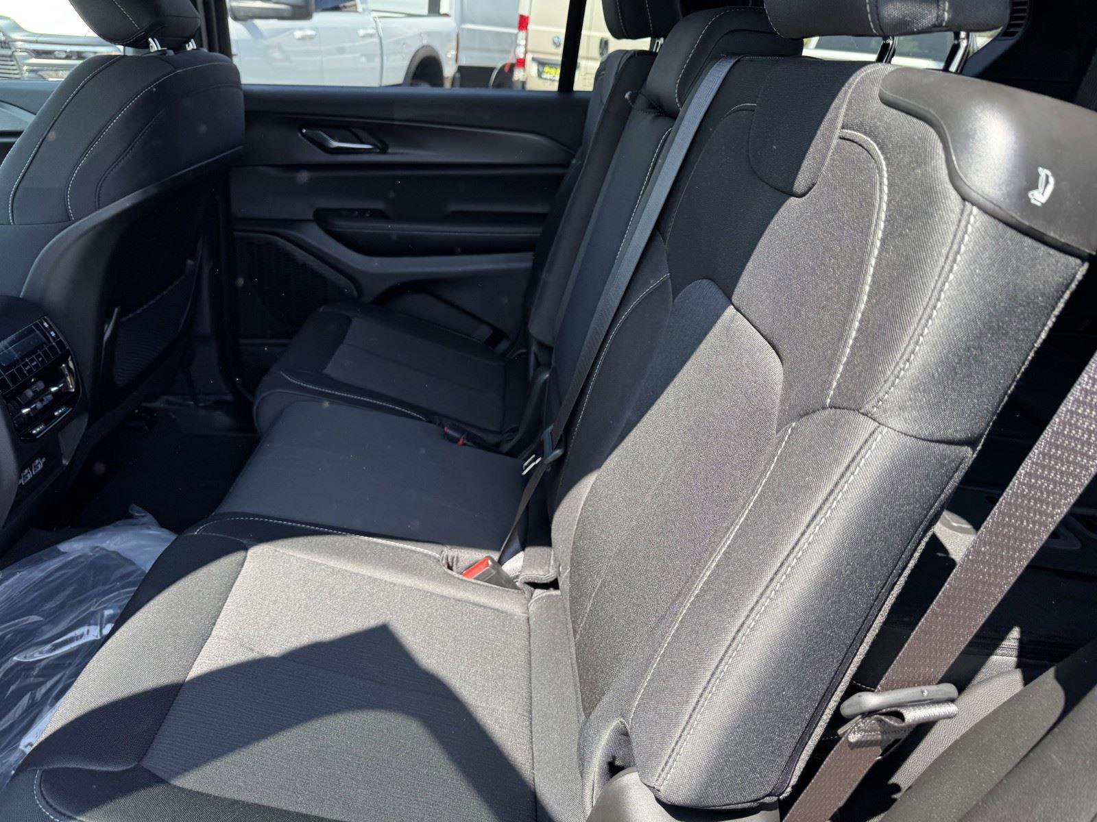 New 2025 Jeep Grand Cherokee L Laredo AWD/4WD image 10