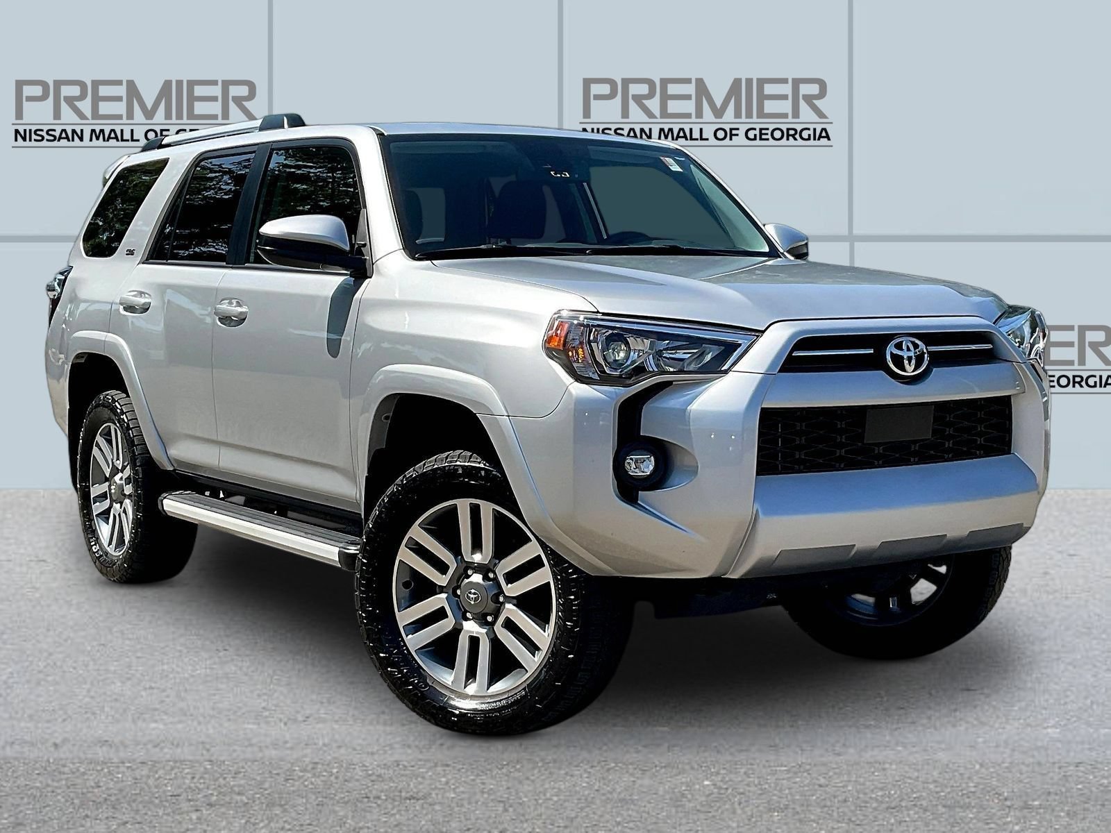 Used 2024 Toyota 4Runner SR5 AWD/4WD image 3