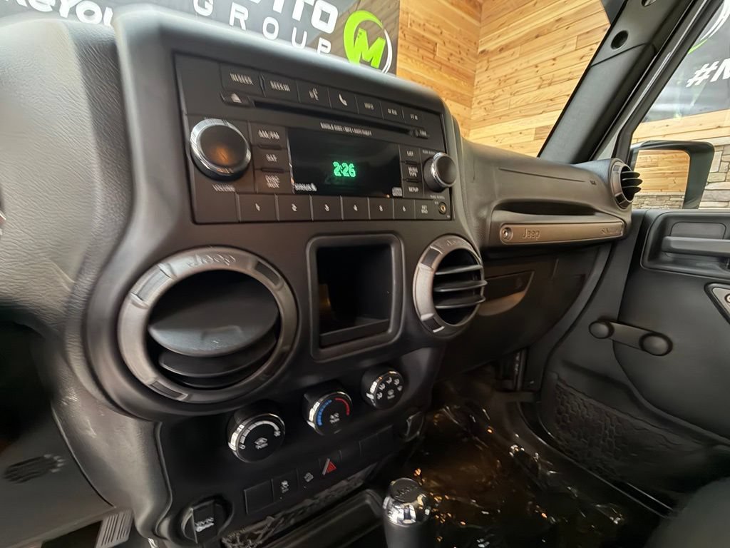Used 2016 Jeep Wrangler Unlimited Sport w/ Connectivity Group AWD/4WD image 29