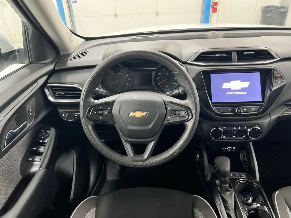 Used 2023 Chevrolet TrailBlazer LT w/ Convenience Package FWD image 11