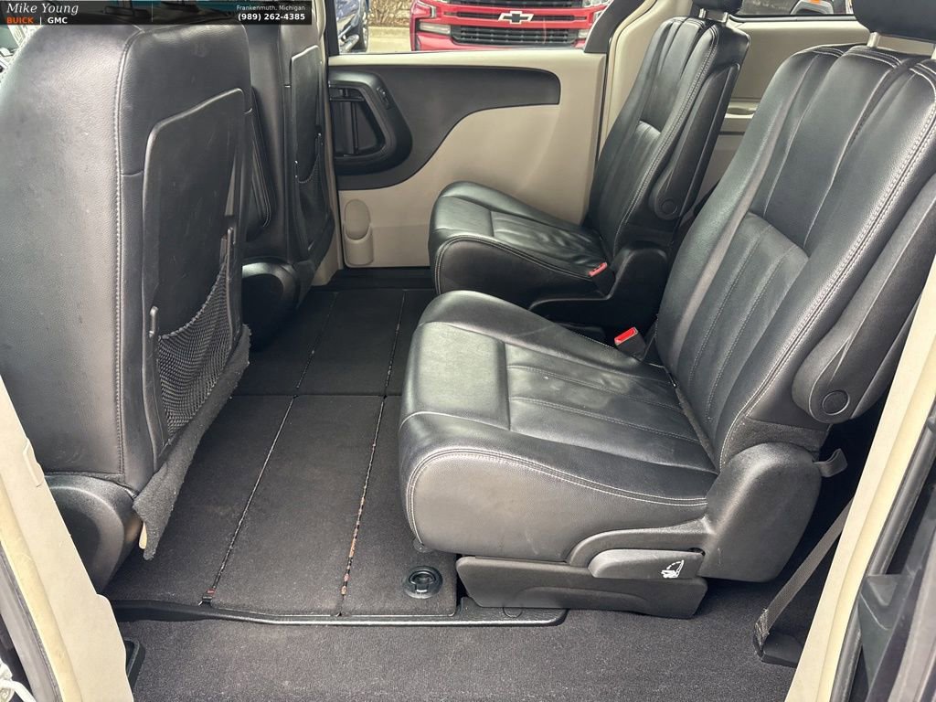 Used 2013 Chrysler Town & Country Touring image 29