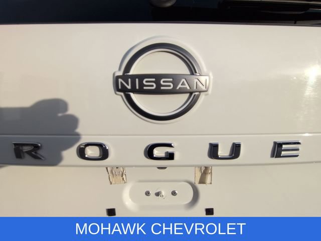 Used 2023 Nissan Rogue S image 31