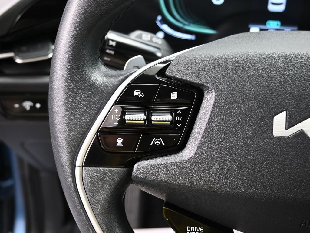 Used 2023 Kia Niro EX image 18