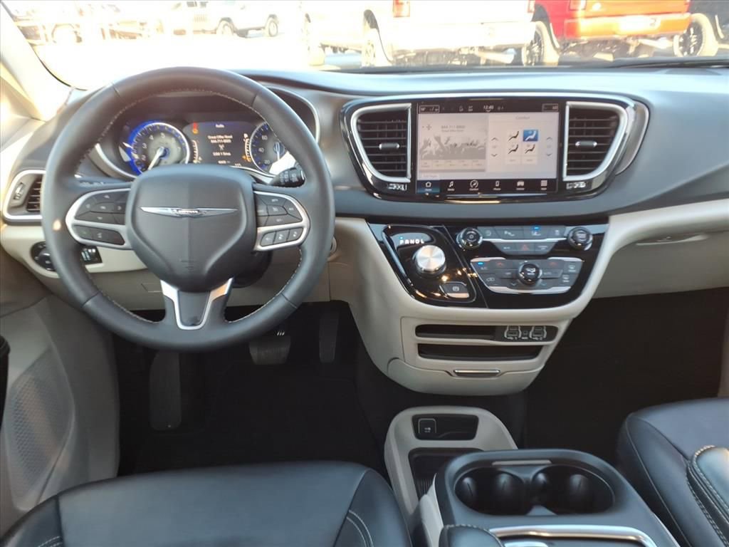 Used 2024 Chrysler Pacifica Touring-L image 23