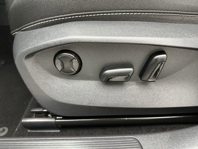 Certified 2025 Volkswagen Taos SEL image 13