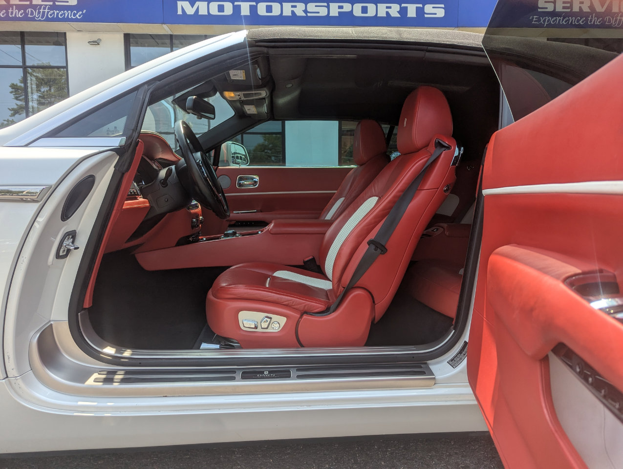 Used 2018 Rolls-Royce Dawn image 12