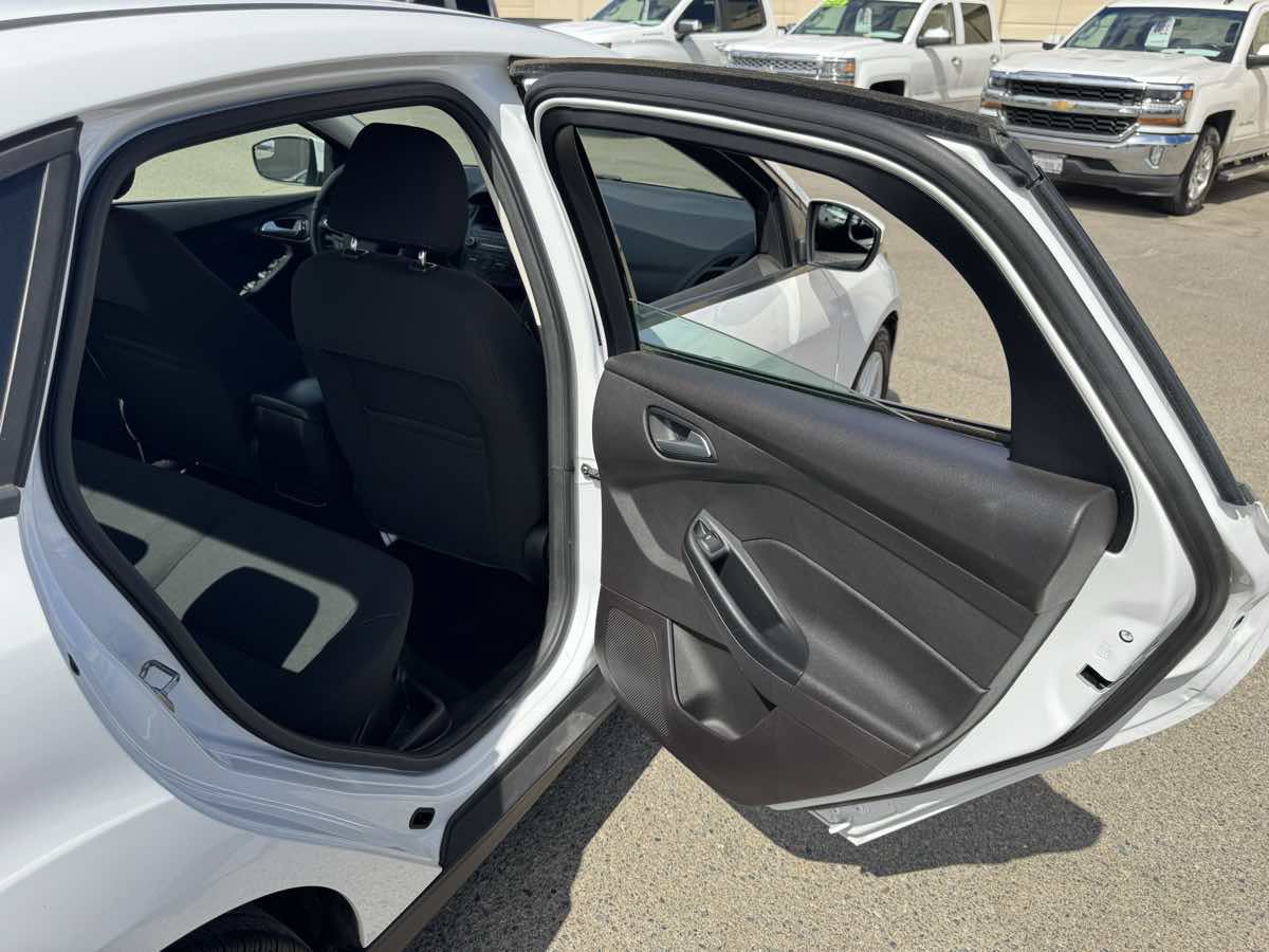 Used 2017 Ford Focus SE FWD image 16
