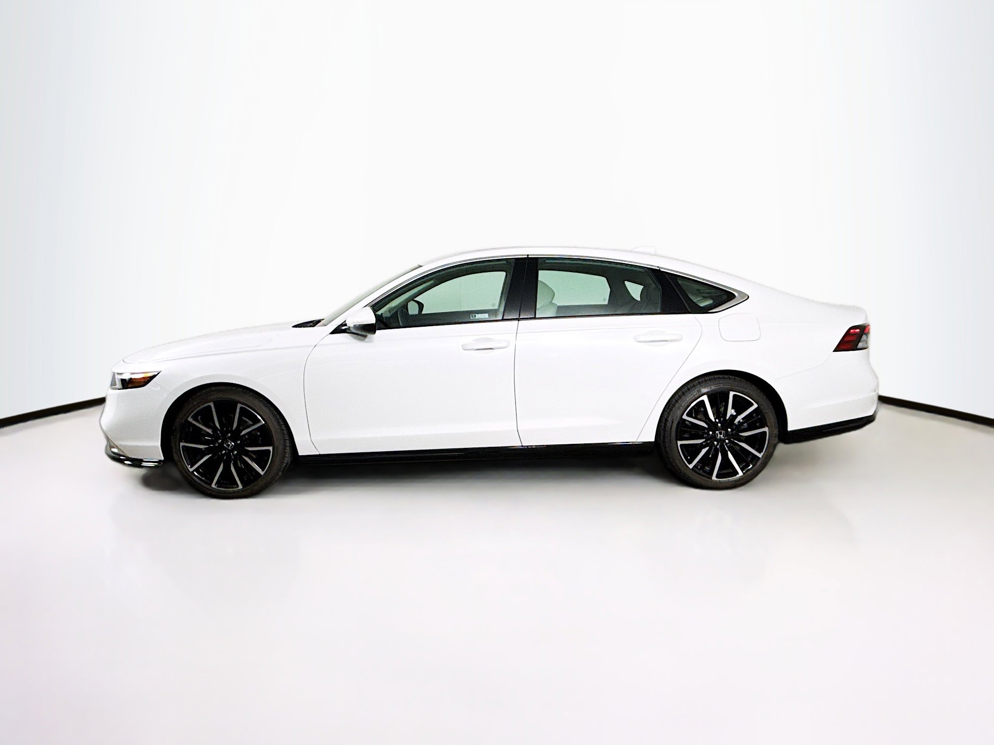 Certified 2025 Honda Accord Touring image 7