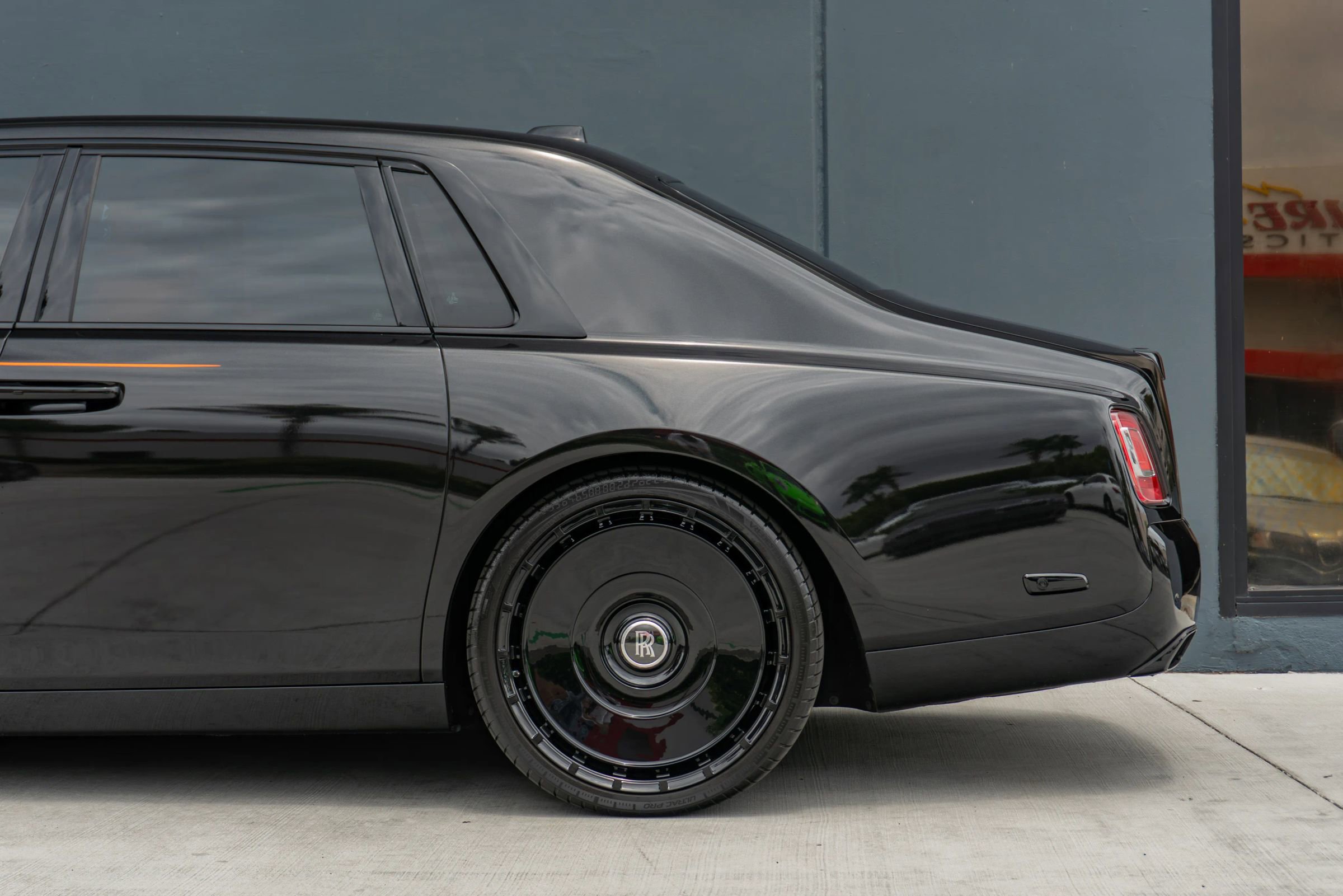 Used 2018 Rolls-Royce Phantom Sedan RWD image 19