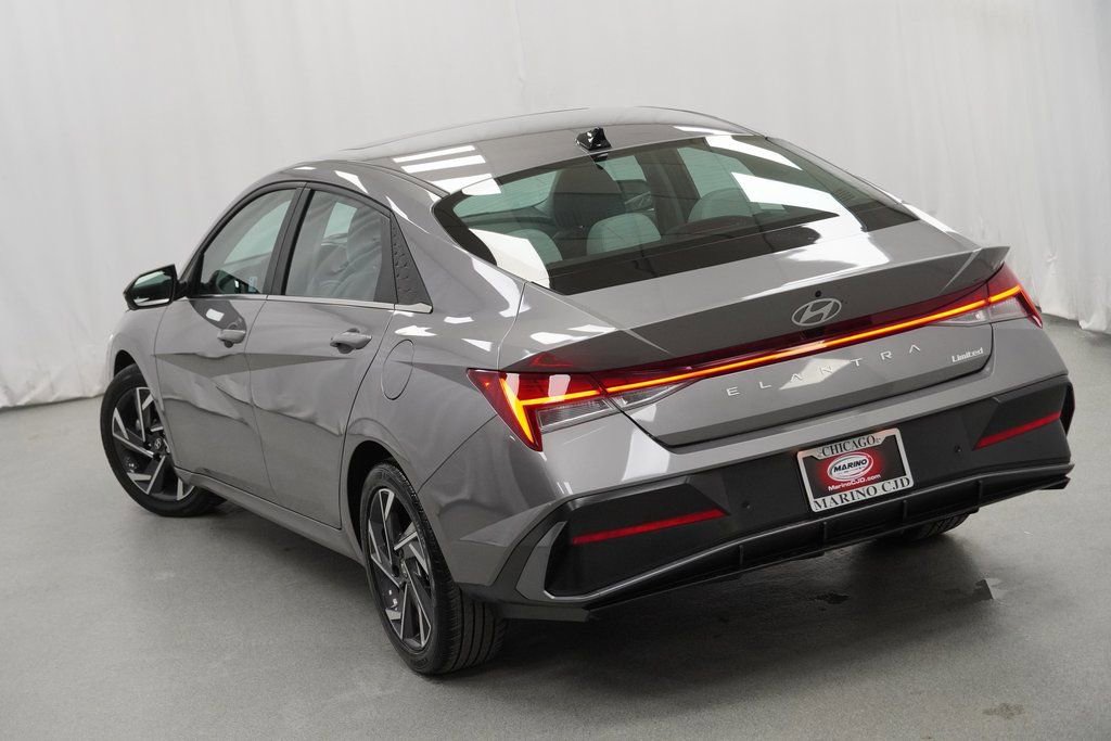 Used 2024 Hyundai Elantra Limited image 11