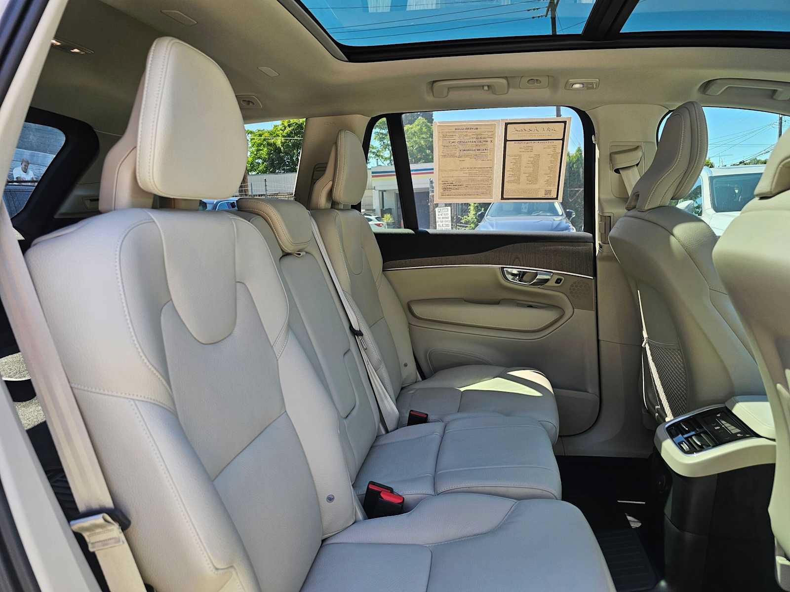 Used 2025 Volvo XC90 T8 Plus w/ Protection Package Premier AWD/4WD image 14