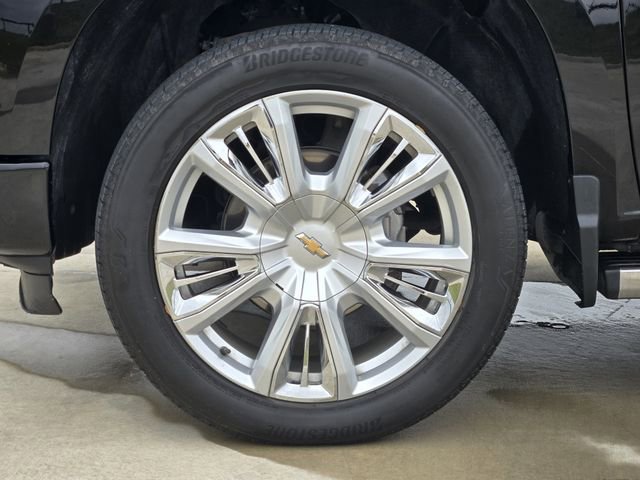 Used 2025 Chevrolet Silverado 1500 High Country w/ High Country Premium Package AWD/4WD image 11