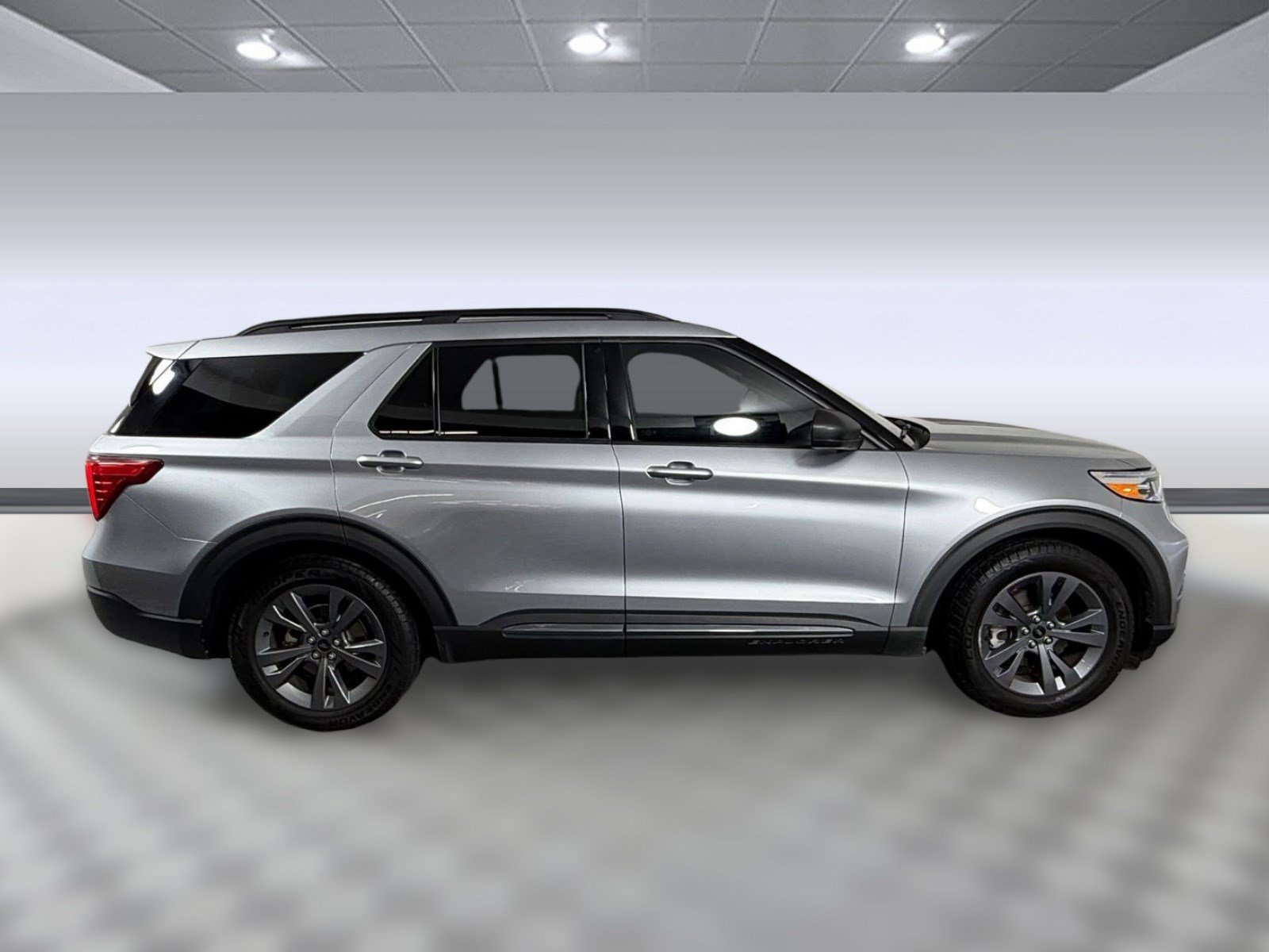 Used 2021 Ford Explorer XLT w/ Equipment Group 202A RWD image 8