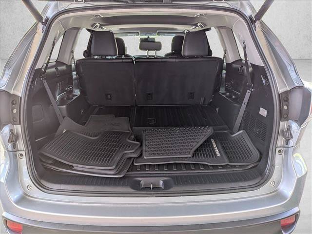 Certified 2016 Toyota Highlander XLE AWD/4WD image 7