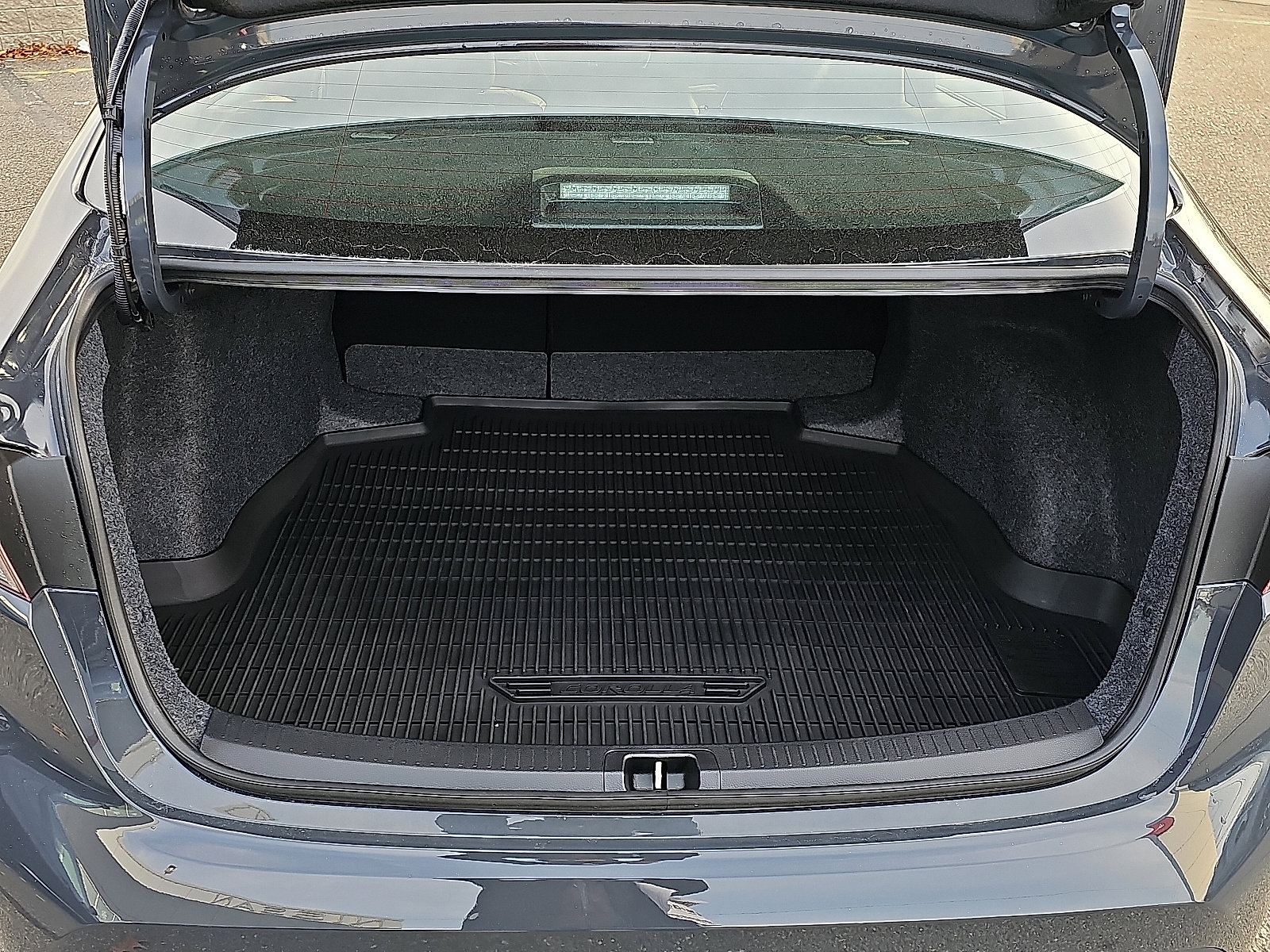 Used 2025 Toyota Corolla LE image 28