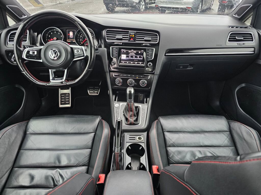 Used 2015 Volkswagen Golf image 16