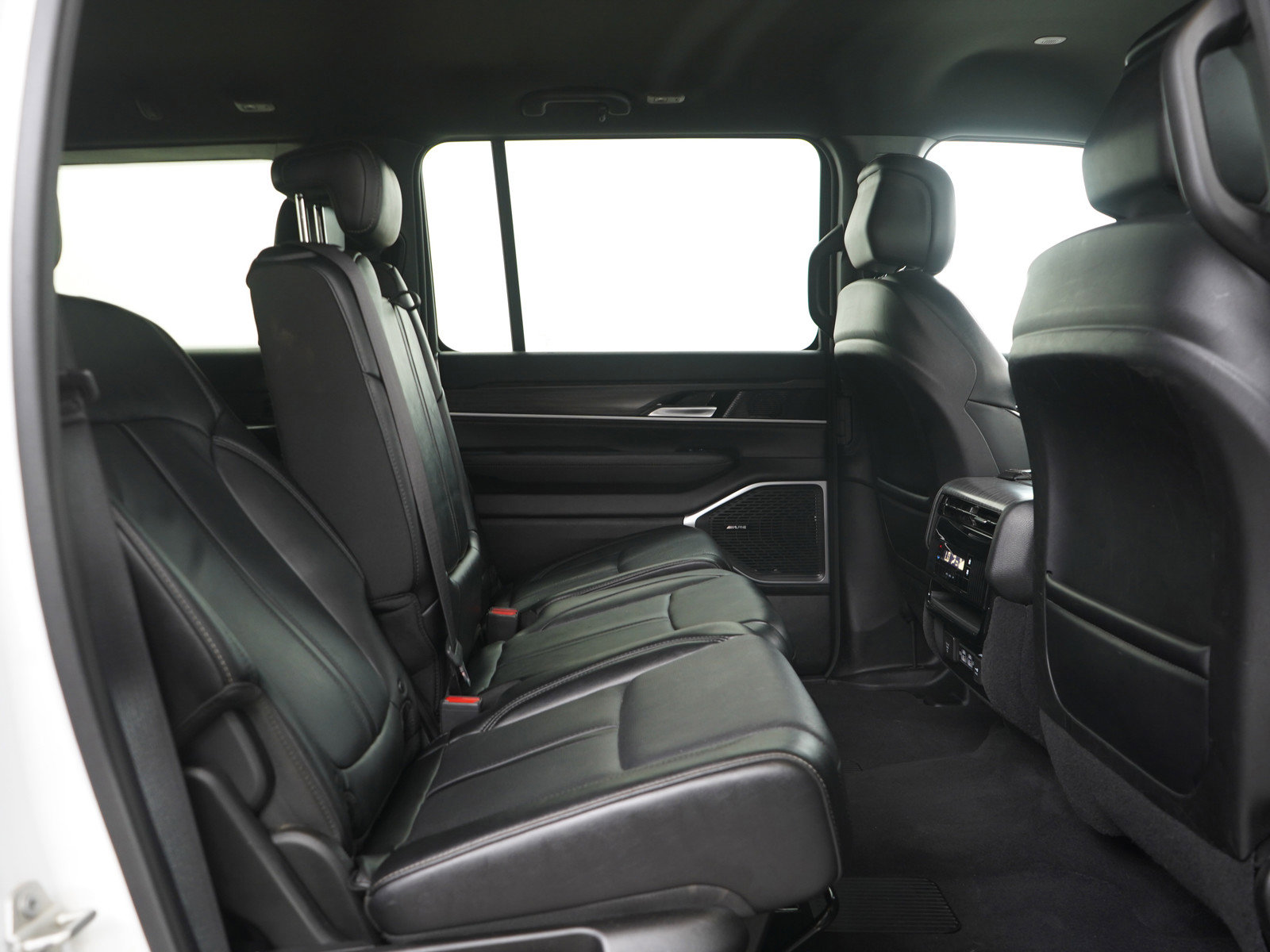 Used 2024 Jeep Wagoneer L Series II w/ Flexible Seating Group image 16